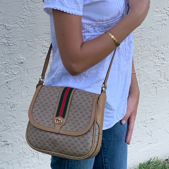 (23) GUCCI 80s Camel Crossbody - Picture 1 of 13
